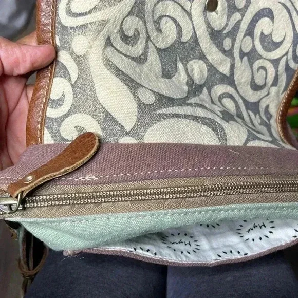 Myra Leaf Print Multicolor Small Cross Body Bag - Picture 7 of 13